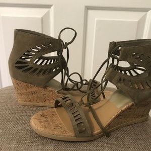 Loraine Ghillie olive Wedge